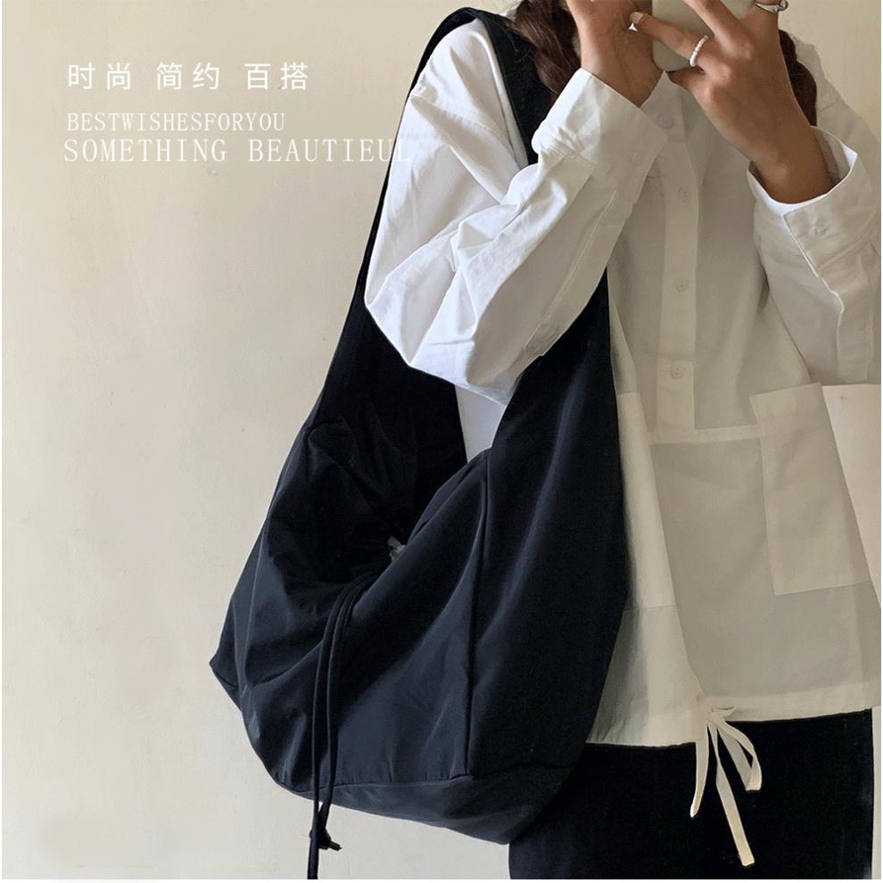 Túi Đeo Chéo Dây Rút Vải Nylon Màu Đen Sức Chứa Lớn Dễ Phối Đồ