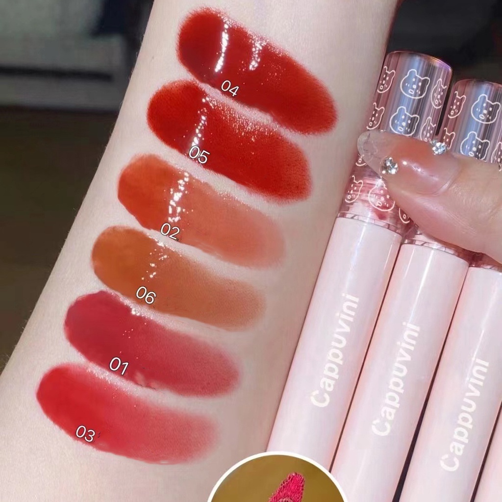 Đôi môi son môi sáng bóng của Capvini chống lại lớp da để duy trì màu sắc