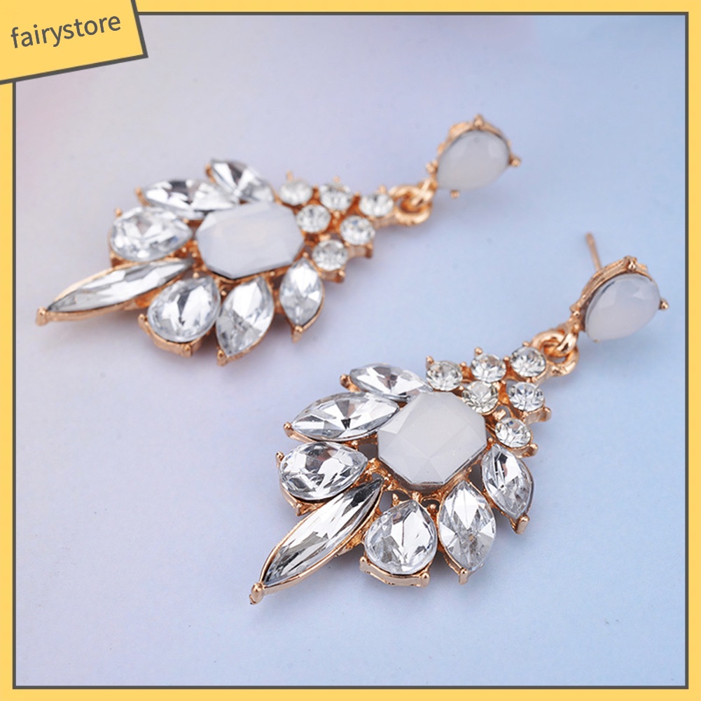 Bông Tai Hình Hoa Đính Kim Cương Giả Tinh Tế Cho Nữ