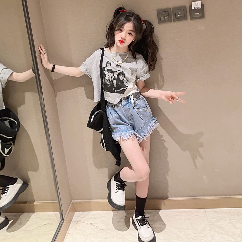 Bộ đồ thời trang mùa hè cho bé gái 2023 new t-shirt + quần short denim cắt xén 4-6-9-13 tuổi quần áo trẻ em