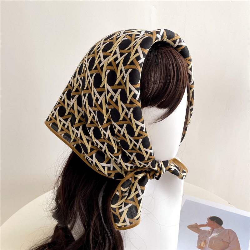 Khăn Choàng Cổ Dệt Kim 65X65Cm In Họa Tiết Hình Học Hai Mặt