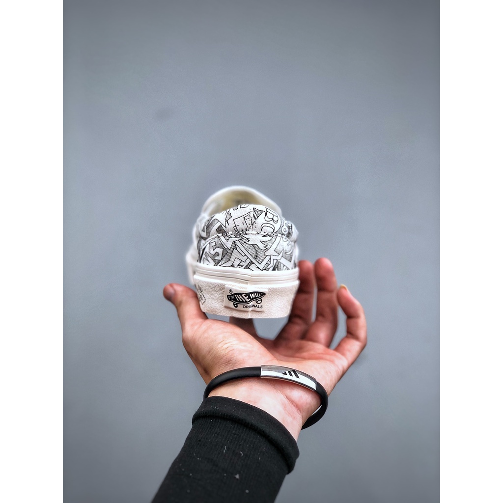 Giày thể thao sneakersntuff la x vance / vans vault mới nhất là những đôi giày thể thao được phát hành mới nhất. Ogclassic slip onlx màu be. Mô hình graffiti đen