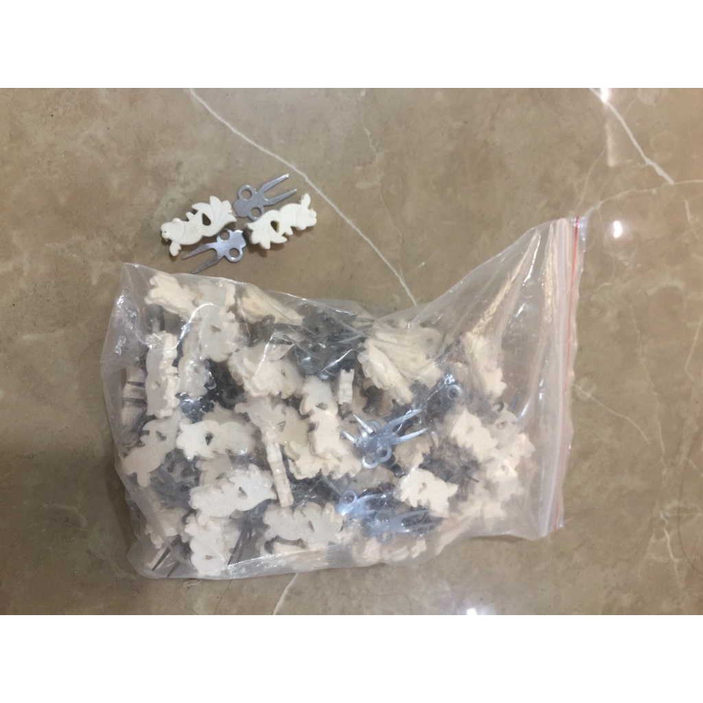 Xiên chuối nhựa loại đẹp cho chim chào mào, vành khuyên các loại