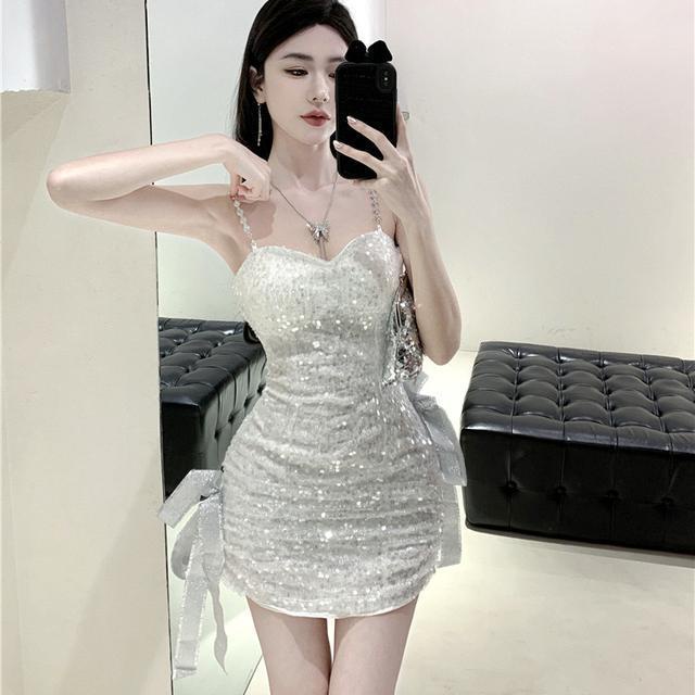 Đầm Dự Tiệc Hai Dây Đính Kim Sa Màu Trắng Phong Cách Pháp Sang Trọng