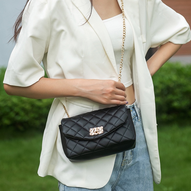 Túi Xách Đeo Vai Kiểu Vuông Nhỏ Đính Đá Phối Dây Xích Thời Trang Sành Điệu