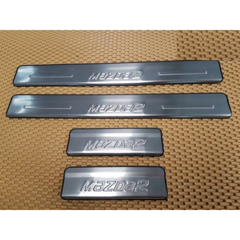 Ốp bậc cửa, nẹp cửa xe Mazda 2 2015 đến 2023 Mẫu INOX sáng đẹp, bền màu