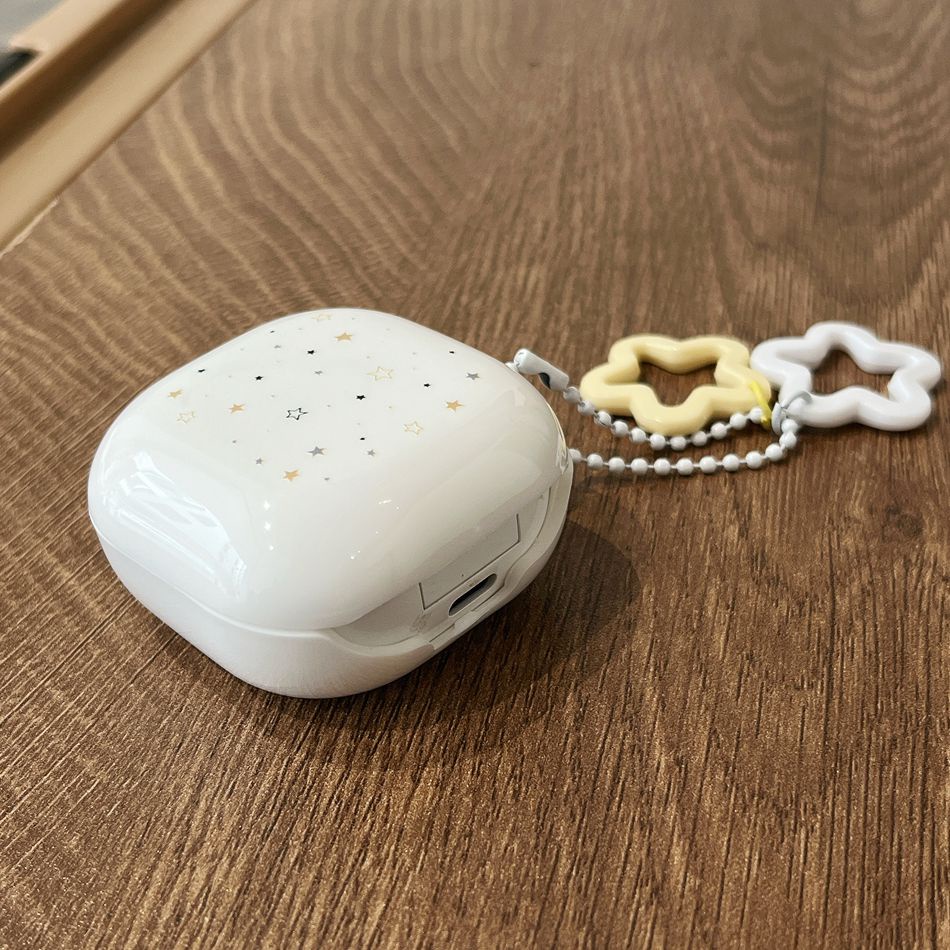 Vỏ Bảo Vệ Hộp Sạc Tai Nghe Samsung Galaxy buds live / buds2 Pro Galaxy buds2pro Bằng Silicon Họa Tiết Ngôi Sao / Bướm Dễ Thương Kèm Móc Khóa Tiện Dụng
