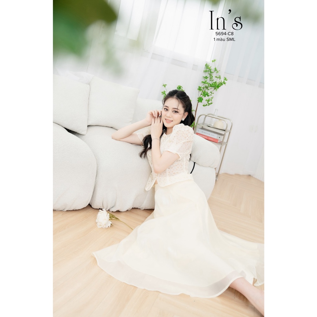 Set áo ren chân váy kem xinh xỉu