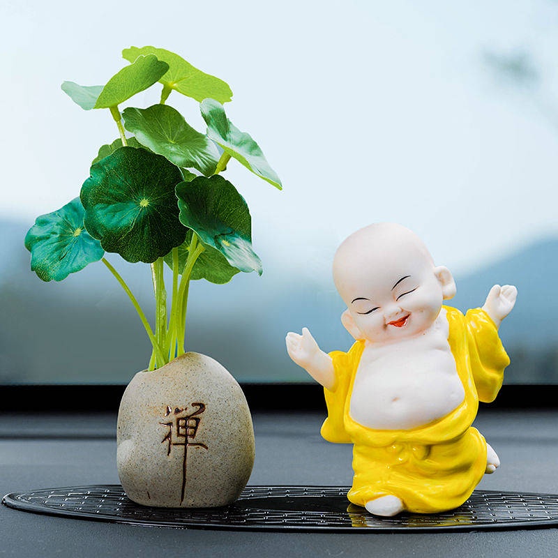 Car Lucky Maitreya Smiling Buddha Cute Samanera Monk White Porcelain Zen Car Center Console Car Interior Decoration Ornament dDZ8