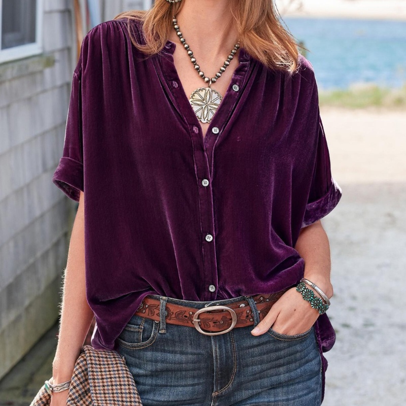 Áo Nhung Ngắn Tay Cổ Chữ V Phối Nút Xinh Xắn Dành Cho Nữ