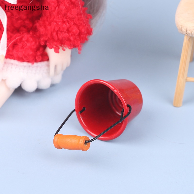 Xô Nước Mini Màu Đỏ Trang Trí Nhà Búp Bê
