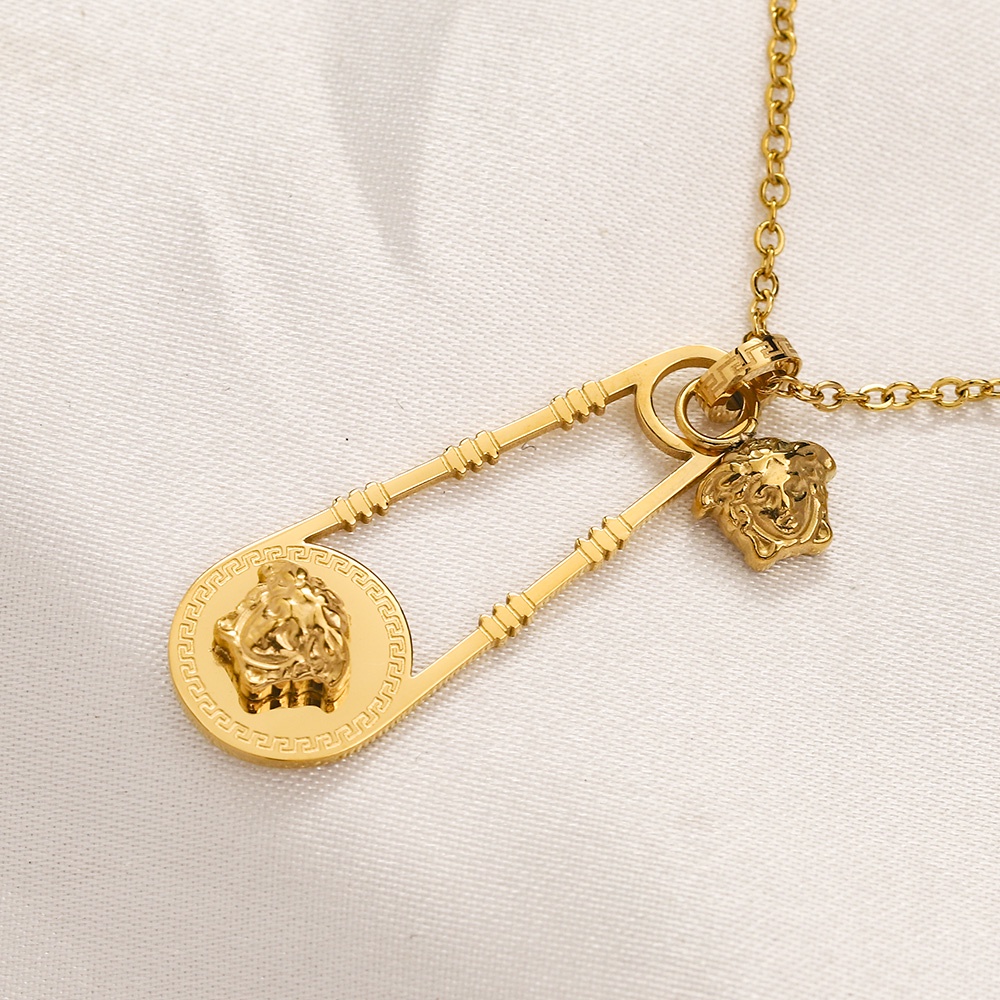 Vòng cổ Mặt Chữ VERSACE Bằng Thép Titan Thời Trang Cho Nam Nữ