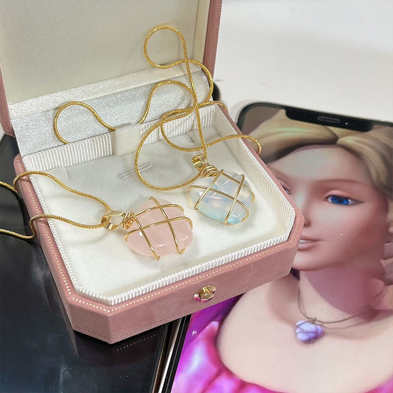 Vòng cổ Mặt Búp Bê Barbie Đính Đá Opal Hình Trái Tim Màu Hồng Xinh Xắn Cho Nữ