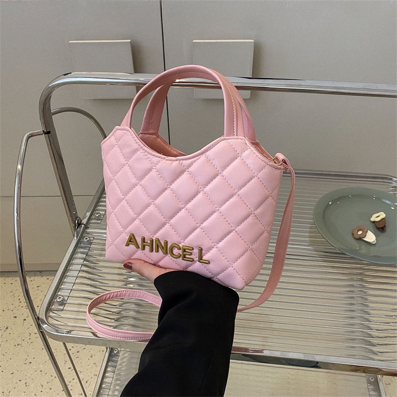 Túi Xách Bucket Đính Đá Phối Dây Xích Thời Trang Cao Cấp Dành Cho Nữ