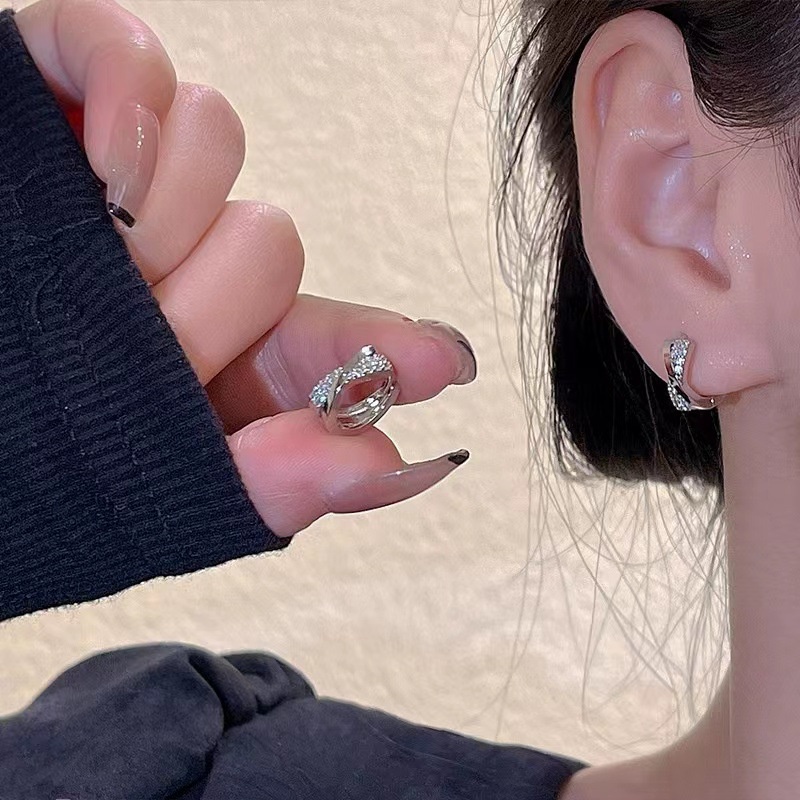 Bông Tai Bằng Thép Titanium Hình Thánh Giá Đính Đá Đơn Giản Thời Trang Phong Cách Hàn Quốc Cho Nữ