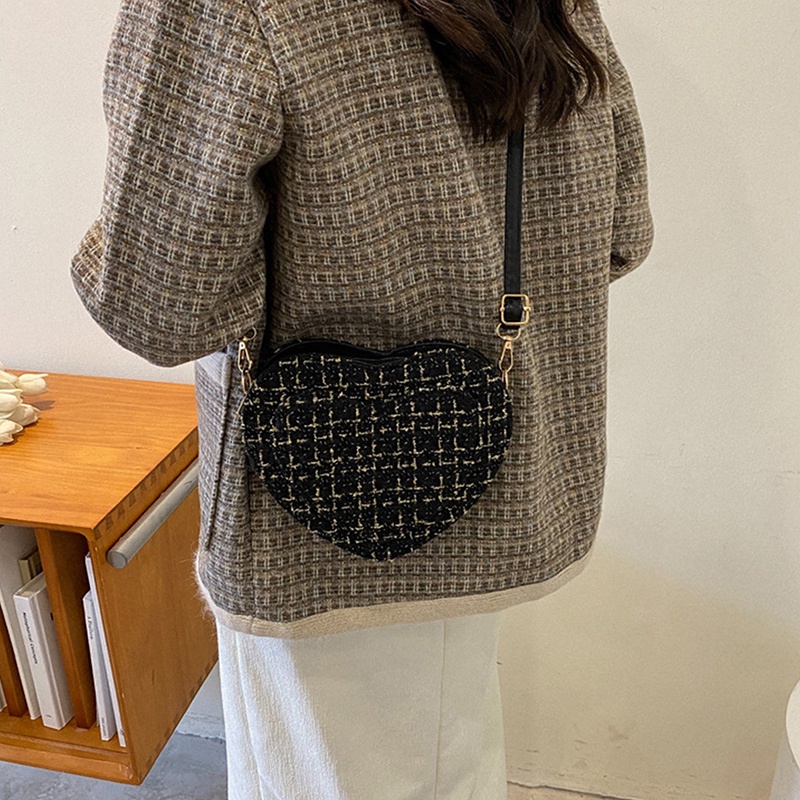 Túi Đeo Chéo Vai Hình Trái Tim Sang Trọng Dành Cho Nữ