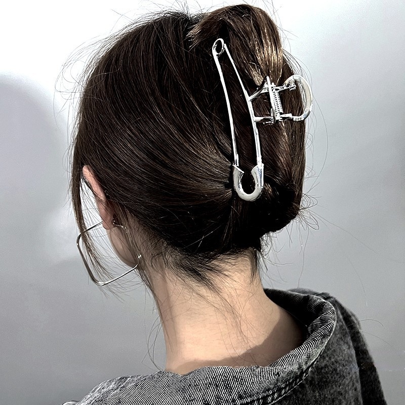 Kẹp Tóc Hình Chiếc Nơ Lớn Màu Bạc Cho Nữ