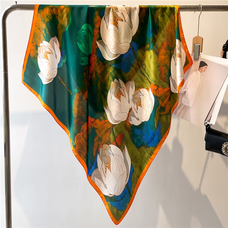 Khăn Choàng Cổ Hình Vuông 90 * 90CM Bằng Lụa In Họa Tiết Hoa Sen Thời Trang Thu Đông Cho Nữ