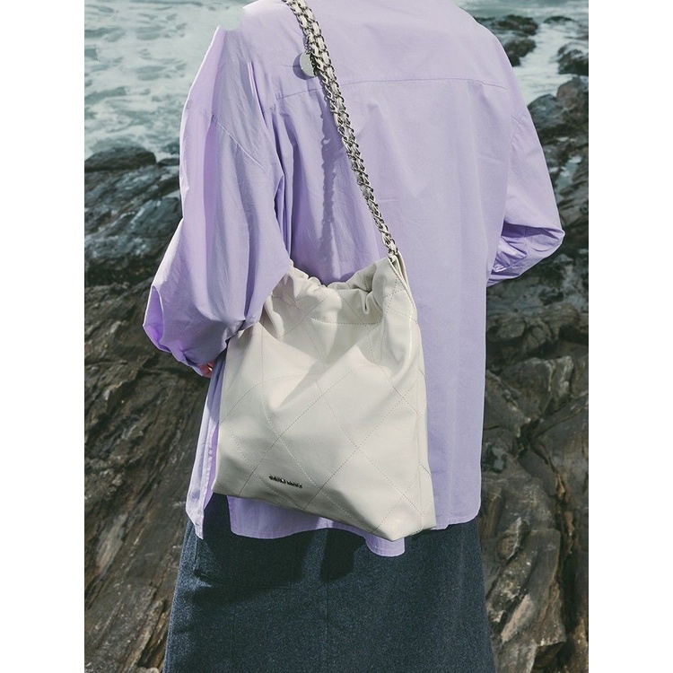 Túi Xách Bucket Cỡ Lớn Đính Đá Phối Dây Xích Kích Thước 37X34