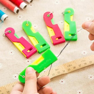 1 Dụng Cụ Xỏ Chỉ Tự Động