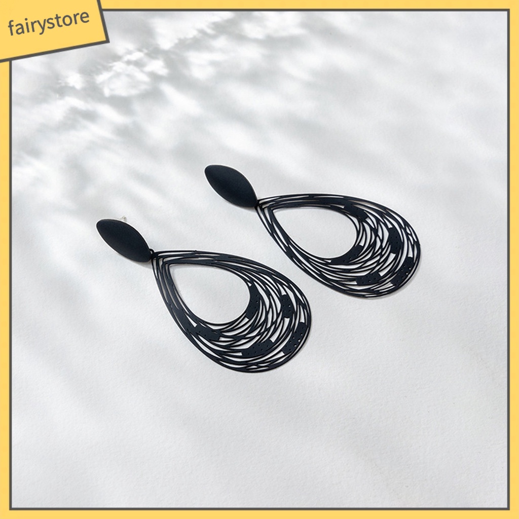 1 Đôi Bông Tai Thiết Kế Rỗng Màu Đen Phong Cách Retro