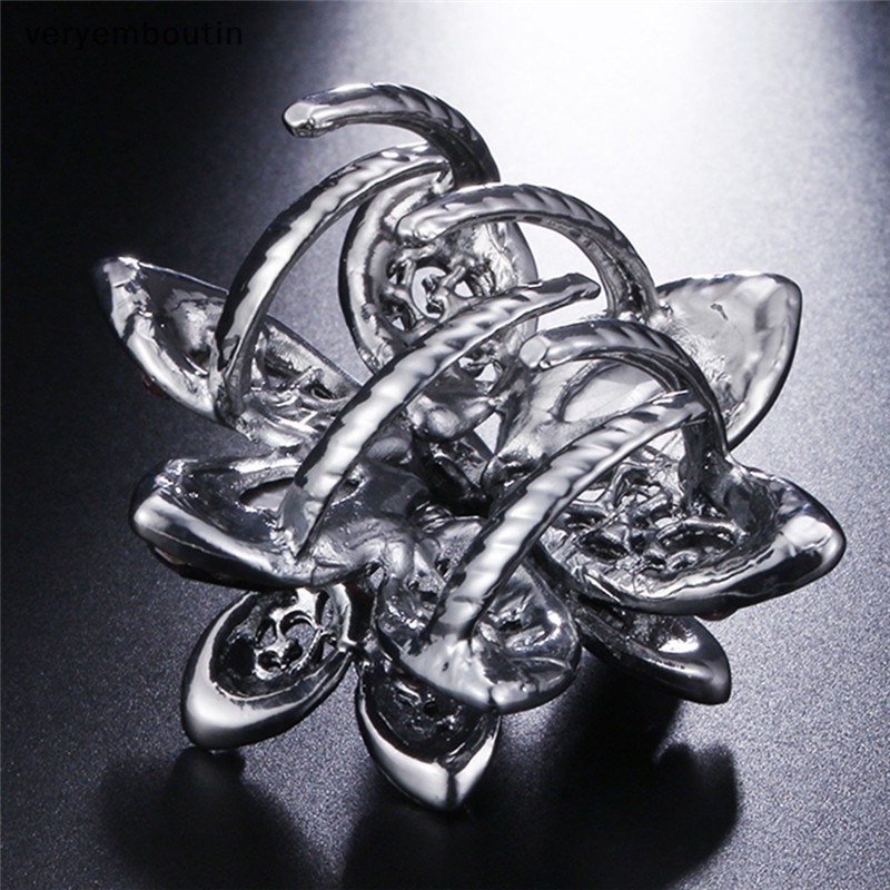 Kẹp Càng Cua Đính Đá Sang Trọng Cho Cô Dâu