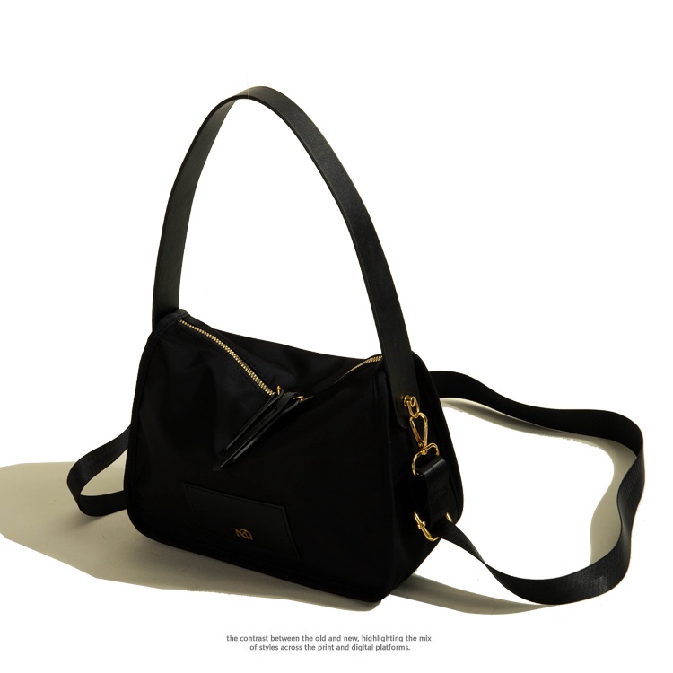 Muzikai chính hãng Casual Large-Capacity Commuter Portable Underarm Bag Female 2023 New Simple All-Match Messenger Bag