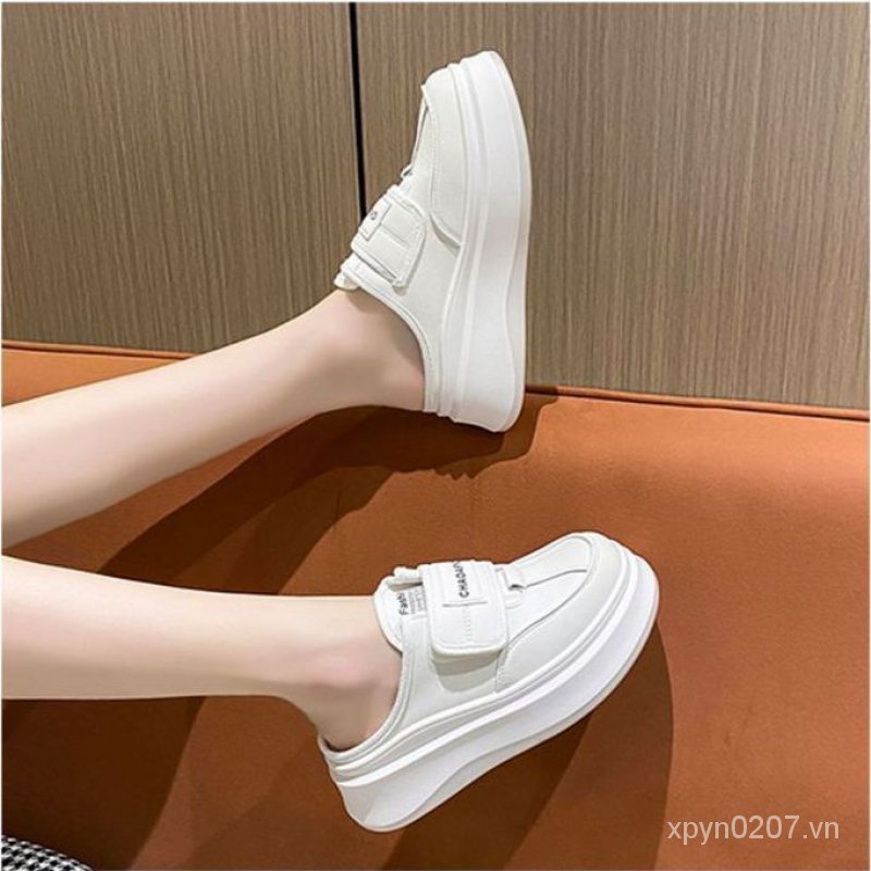 Dép Nữ Bít Mũi Đế Dày Tăng Chiều Cao Phong Cách Mới Mùa Hè 2023