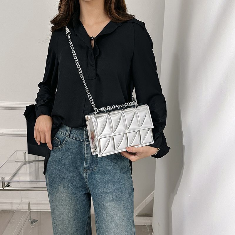 Túi Đeo Chéo Hình Vuông Nhỏ Họa Tiết Kẻ Sọc Phối Dây Xích Thời Trang Mới 2023 Cho Nữ