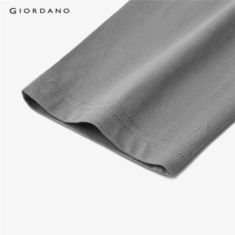 Áo thun cotton GIORDANO 01023825 tay dài thêu chữ cho nam
