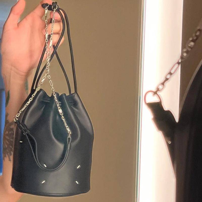 Margiela Túi Da Bò Đeo Vai Phối Quai Xích Cá Tính Thời Trang