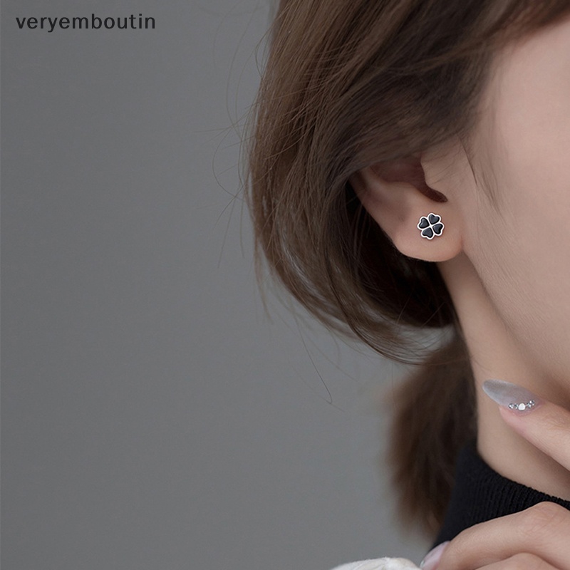 1 Đôi Bông Tai Xỏ Lỗ Hình Hoa Màu Đen Đơn Giản Dành Cho Nữ