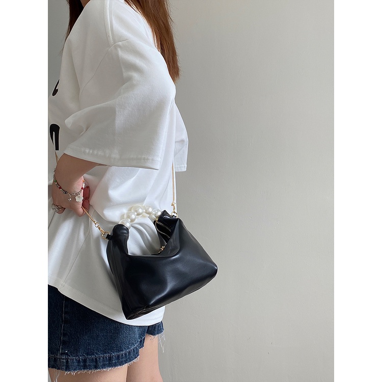 Túi Xách Đeo Chéo Màu Đen Đính Ngọc Trai Phối Dây Đeo Sợi Xích Thời Trang Cao Cấp Cho Nữ