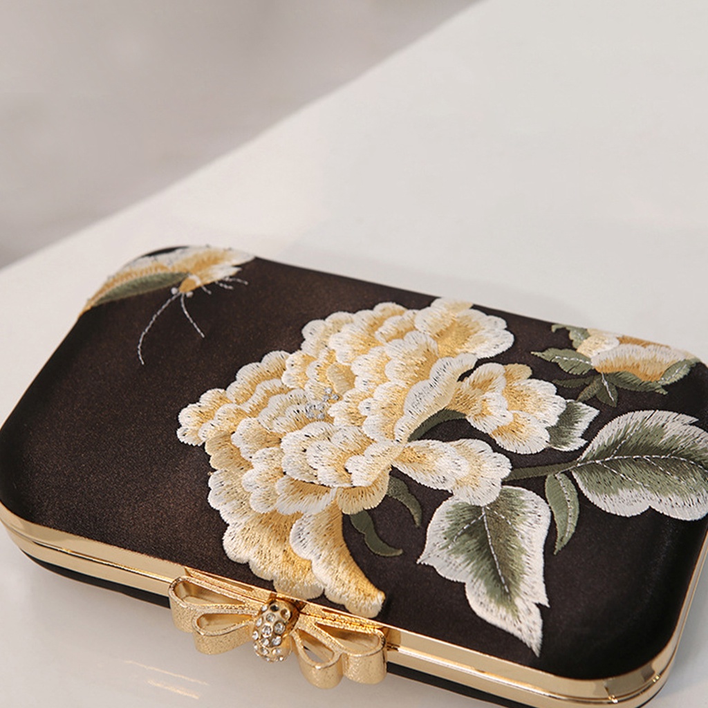 1 Ví Cầm Tay Thêu Hình Bướm Phong Cách Trung Hoa Cổ Điển