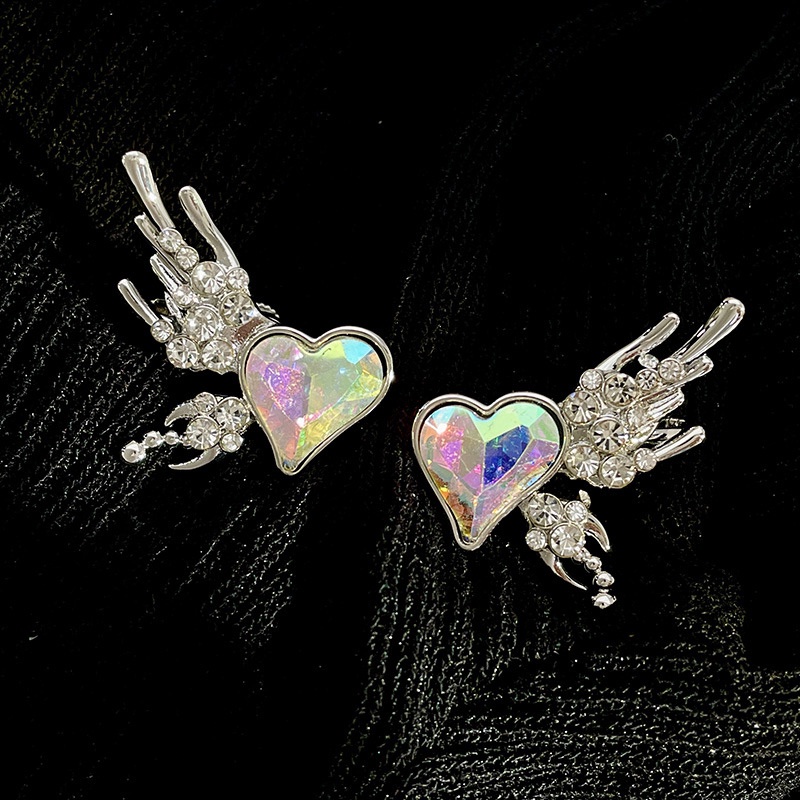 Bông Tai Kẹp Vành Tai Hợp Kim Hình Trái Tim Đính Đá Nhiều Màu Sắc Thời Trang Cho Nữ