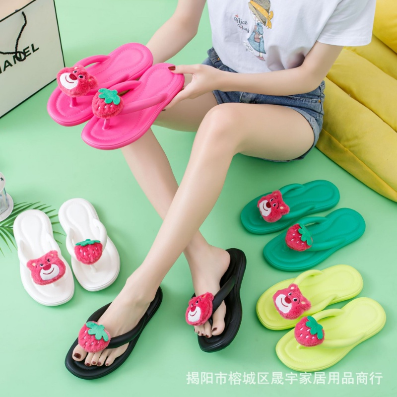 Dép Xỏ Ngón Đi Trong Nhà Đế Dày Họa Tiết Gấu Và Dâu Tây Dễ Thương