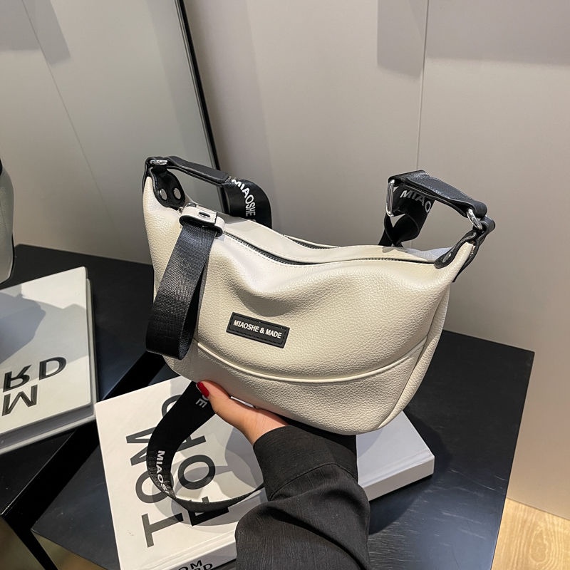 Túi Đeo Chéo Một Bên Vai Phong Cách Mới Bán Chạy Nhất Cho Nữ Sinh Chơi Bánh Bao Haobing boutiqu