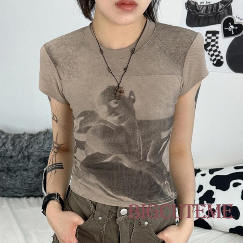 [] Áo Croptop Ôm Dáng Tay Ngắn Cổ Tròn In Hình Chân Dung Cổ Điển Đường Phố Cho Nữ