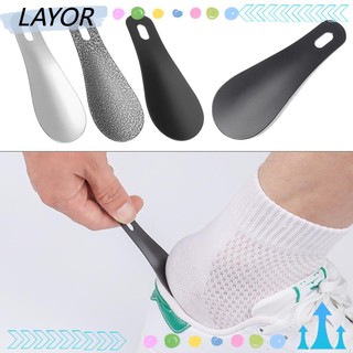 Lay dụng cụ hỗ trợ mang giày tiện lợi