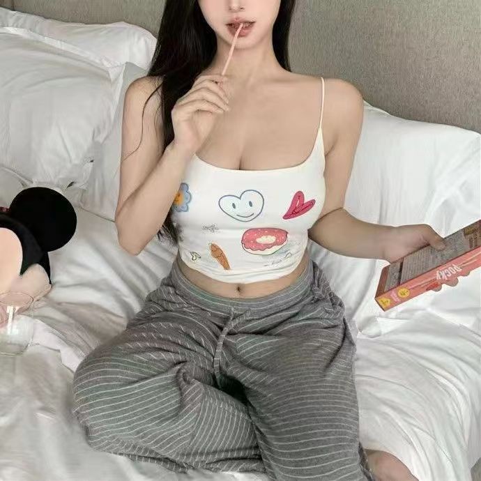 Hot girl sexy in vest trắng với miếng đệm ngực cô gái ống trên cùng áo tăng mùa hè Áo hai dây ngọt ngào dễ thương