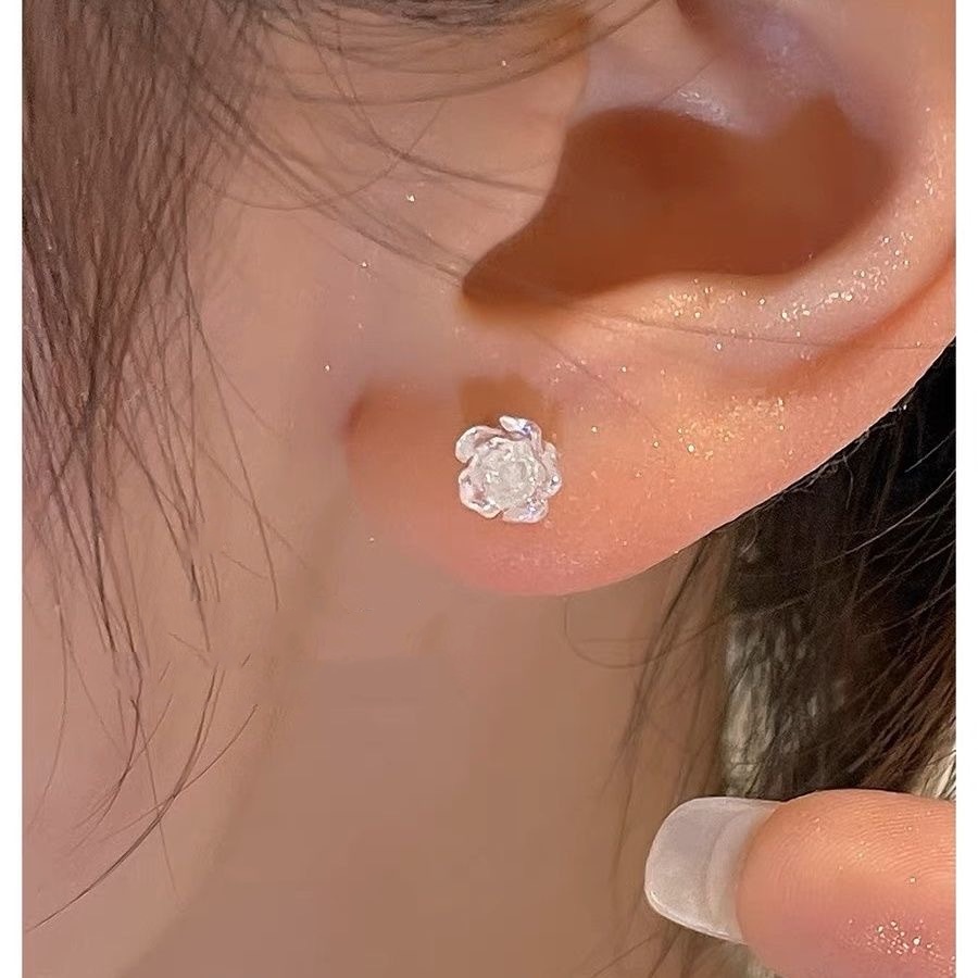 Bông Tai Hình Hoa Trà Nhỏ Sang Trọng