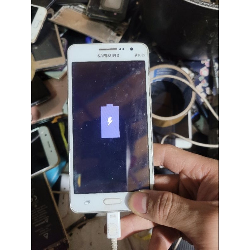 Cụm xác samsung G530 còn màn đẹp bị treo