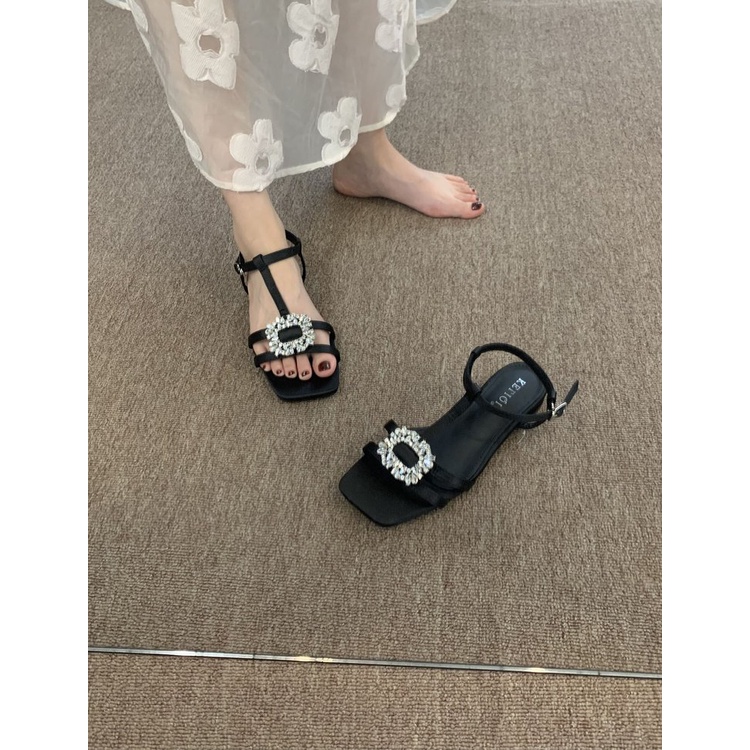 Giày Sandal Đế Bằng Hở Ngón Đính Đá Thoáng Mát Xinh Xắn Cho Nữ