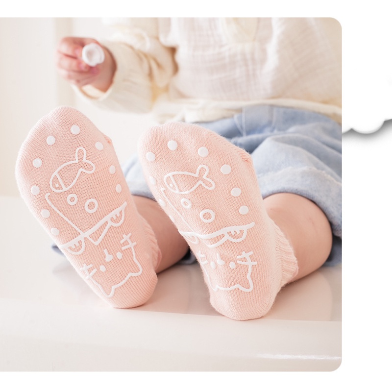 Vớ trẻ em mới mùa thu và mùa đông có dán chống trượt, vớ sàn tập đi cho bé, vớ thuyền sơ sinh hoạt hình dễ thương