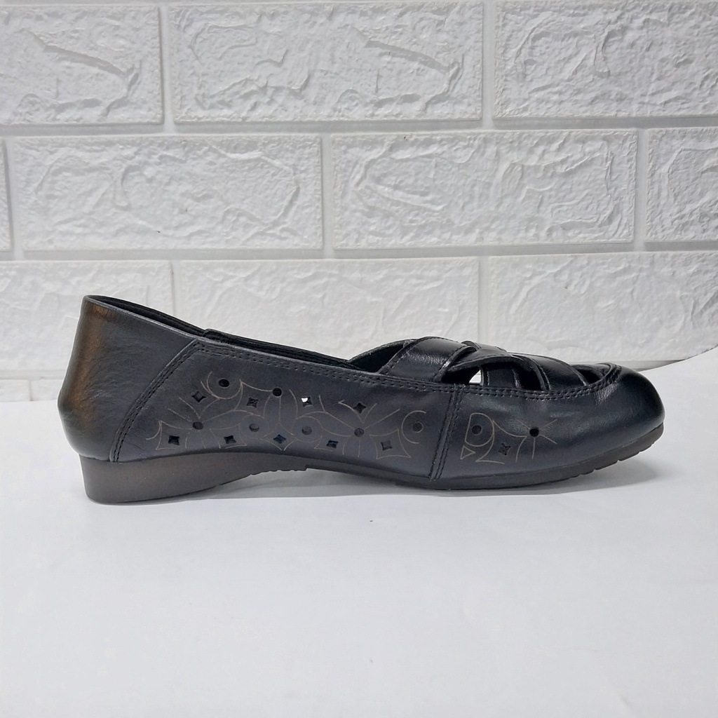 Giày bệt da hoạ tiết