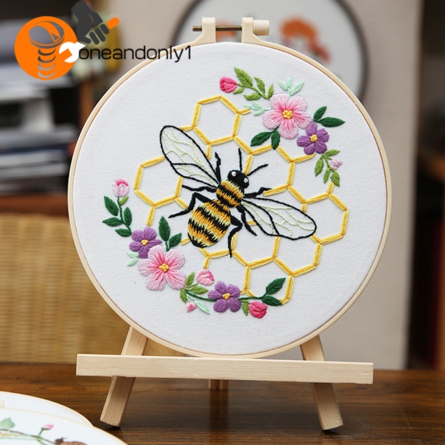 Bộ Tranh Thêu Chữ Thập Tự Làm Hình Chú Ong Và Hoa Dễ Thương
