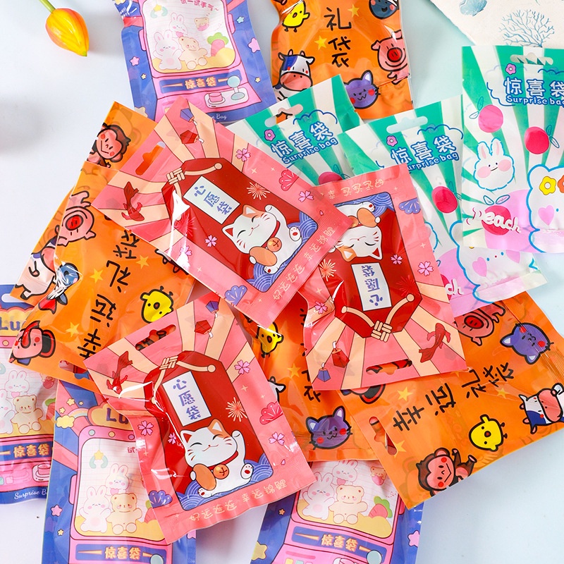Túi quà HAPPY HAPPY chưa những món quà dễ thương