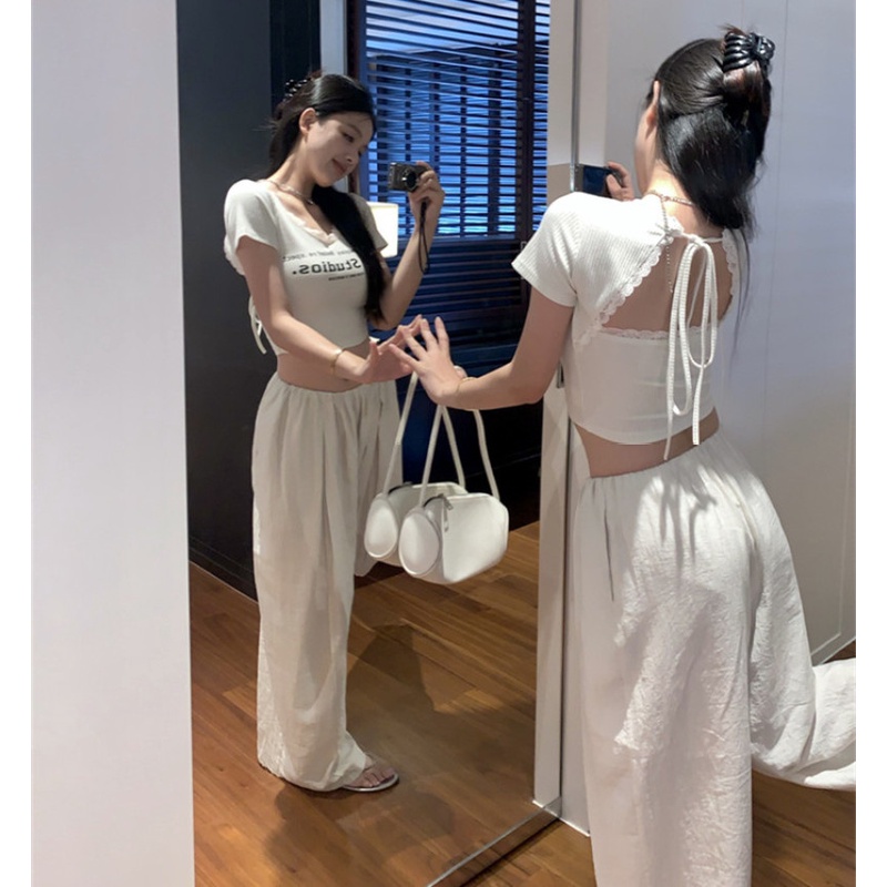 Áo Thun Tay Ngắn Phối Ren Hoa Thiết Kế Ôm Sát Quyến Rũ