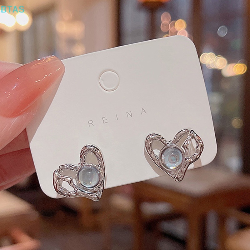 1 Cặp Bông Tai Kim Loại Hình Trái Tim Đính Đá Mặt Trăng Phong Cách Vintage Cho Nữ