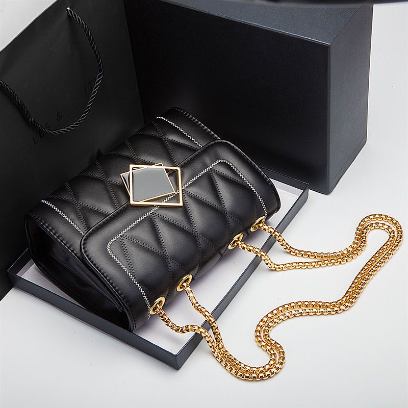 Túi Đeo Chéo Da Cừu Thật Đính Đá Phối Dây Xích Thời Trang Cho Nữ